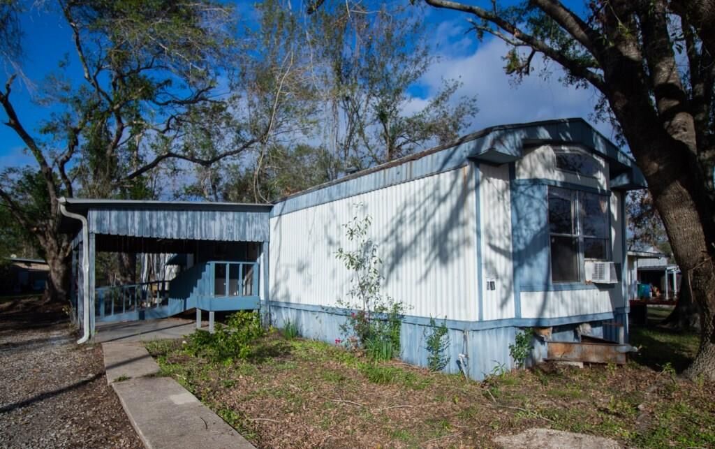 Property Photo:  624 W Carlton Street W  LA 70663 
