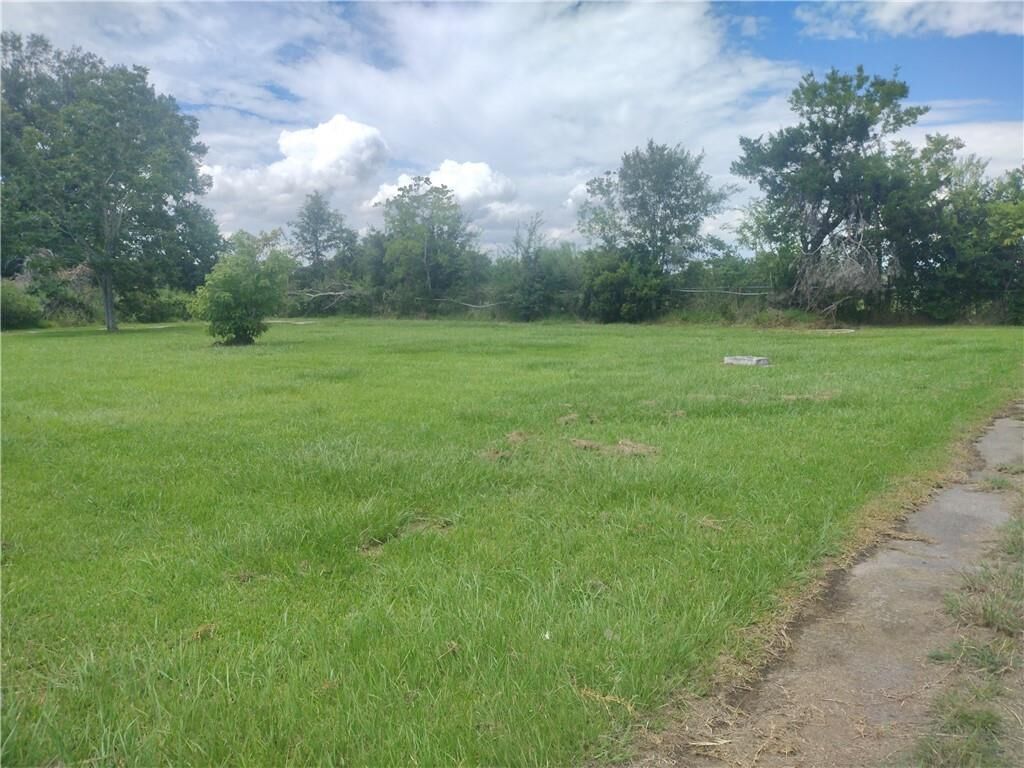 Property Photo: 9th Street LA 70601