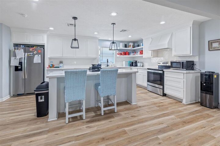 Property Photo: 206 Vine St Street LA 70663