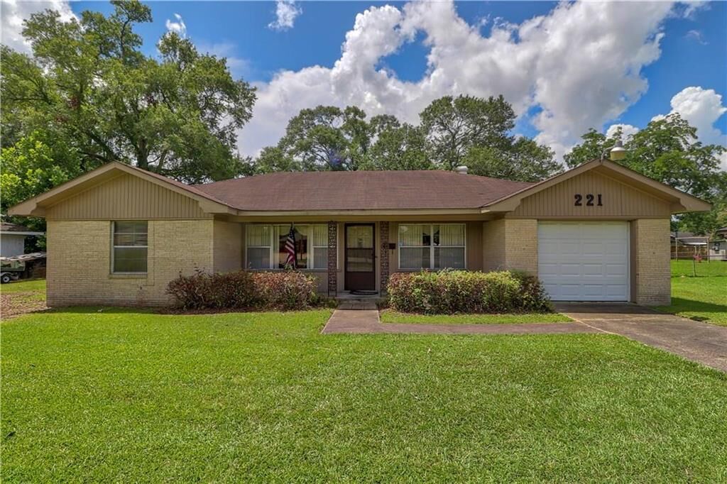 Property Photo: 221 W McNeese Street W LA 70605