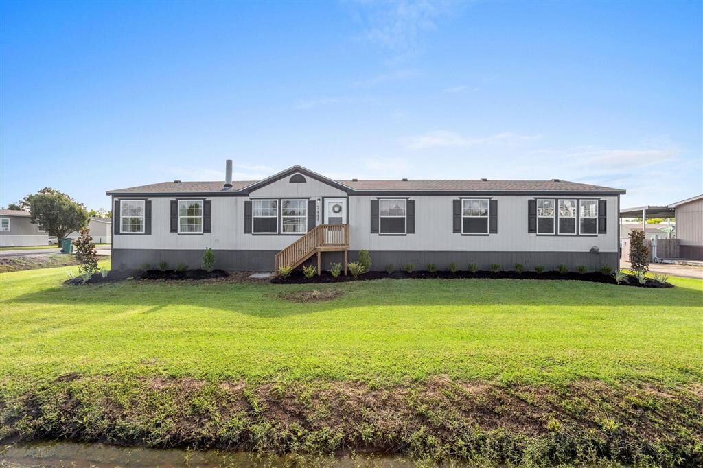 Property Photo:  7444 Pine Alley  LA 70605 