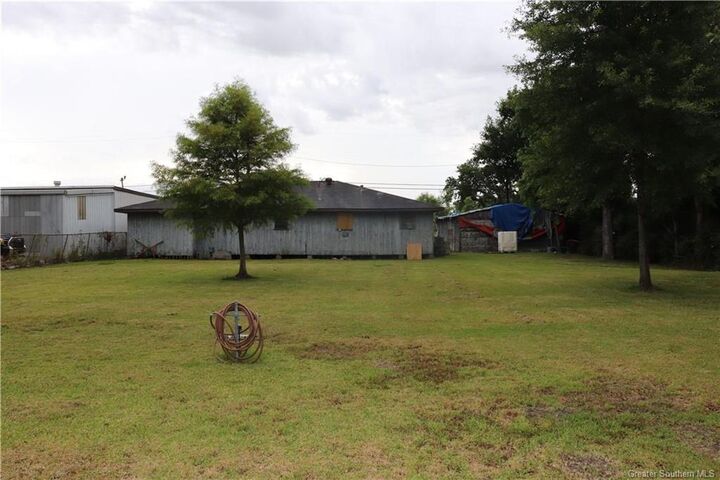 Property Photo:  2705 E Napoleon Street E  LA 70663 