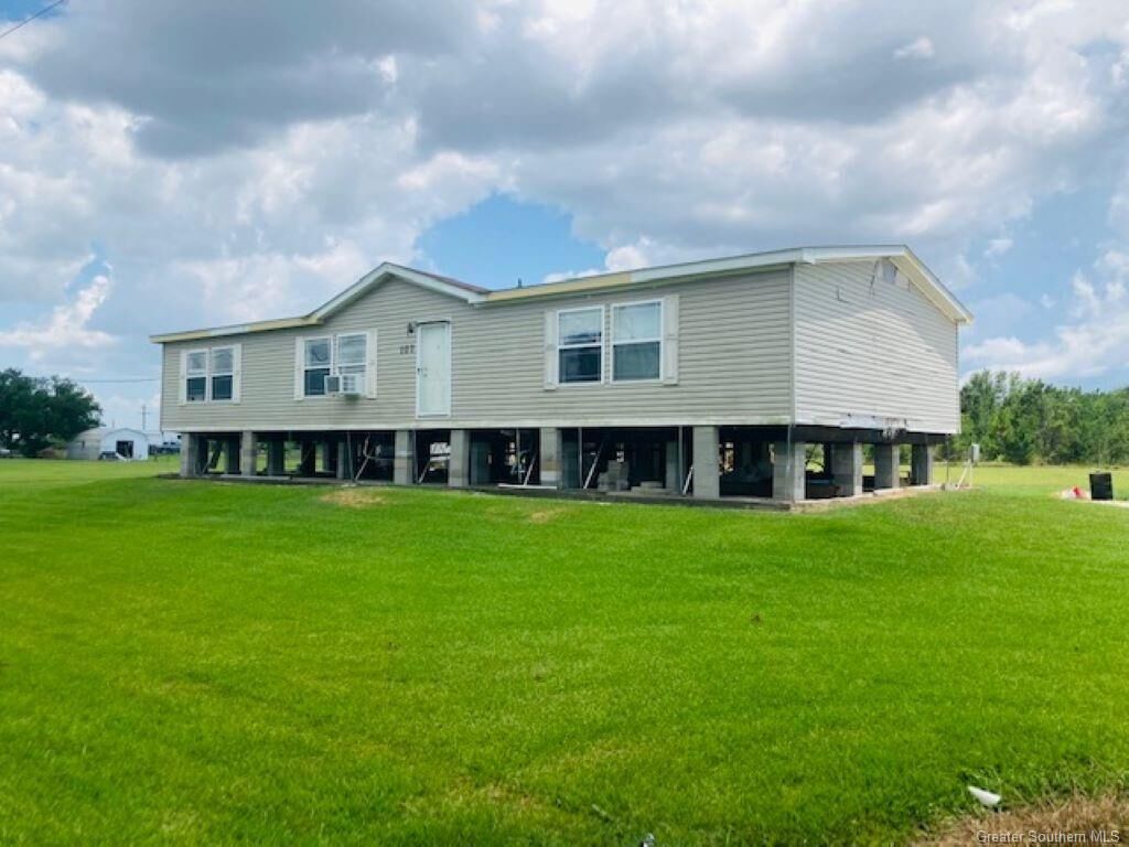 Property Photo:  107 Nicci Lane  LA 70607 