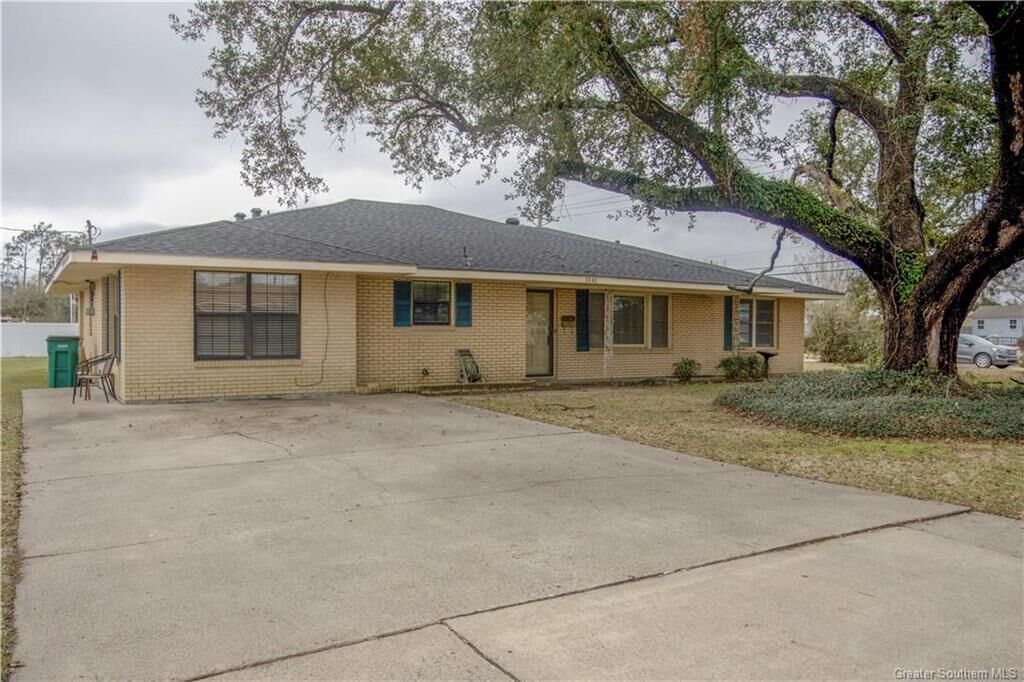 Property Photo:  1041 Elizabeth Street  LA 70669 