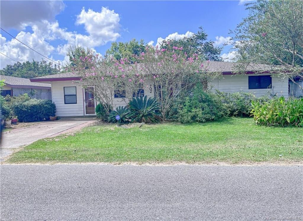 Property Photo: 702 Manuel Rd Road LA 70607
