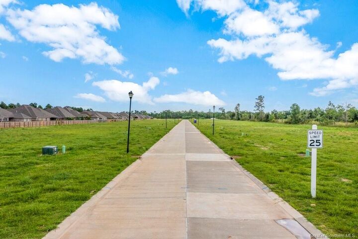 Property Photo:  Lakewood Pointe (17) Lane  LA 70605 