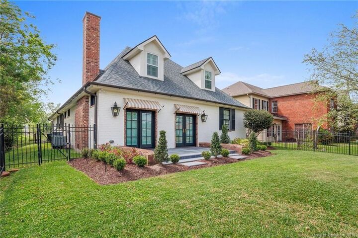 Property Photo: 801 Saint Anthony Place LA 70601
