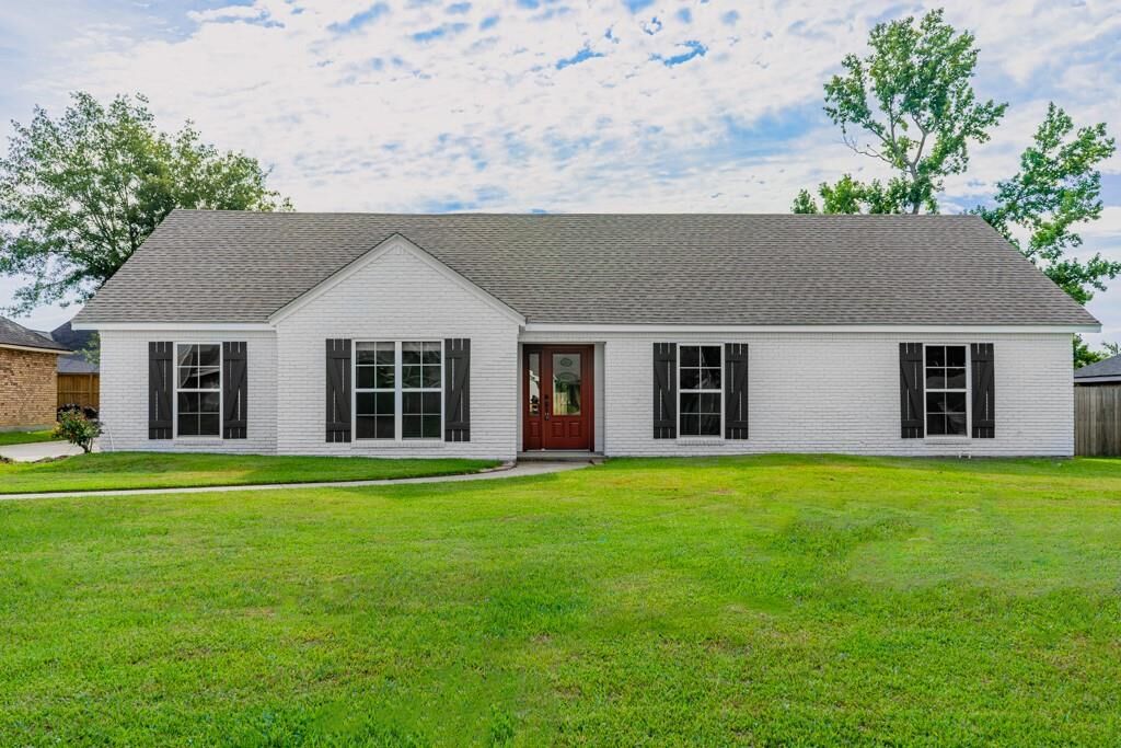 Property Photo:  5005 E Saint Charles Avenue E  LA 70605 