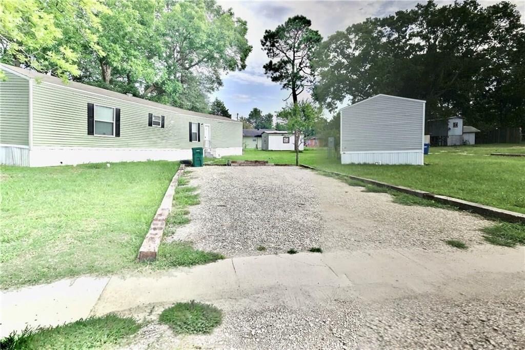 Property Photo:  301 Henning Drive  LA 70663 