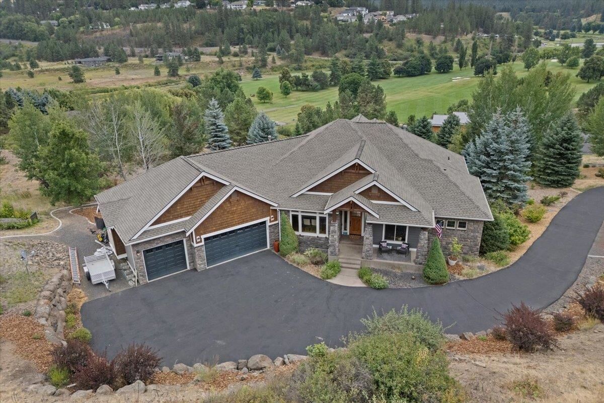 Property Photo: 11812 S Fairway Ridge Ln WA 99224