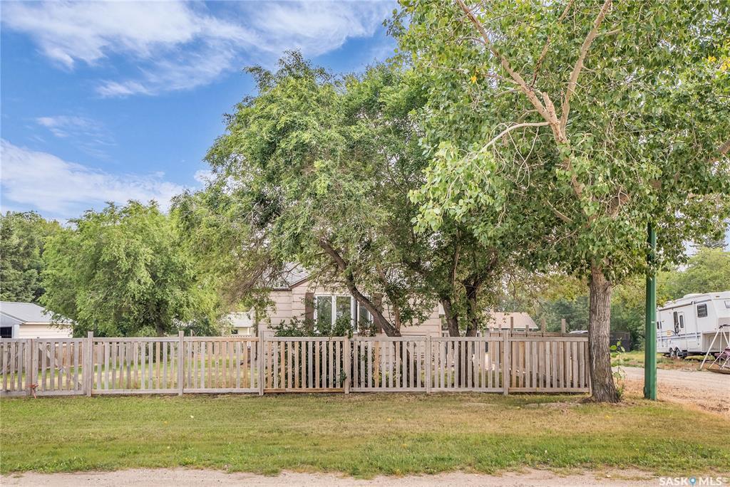 Property Photo:  609 Royal Street  SK S0G 2J0 