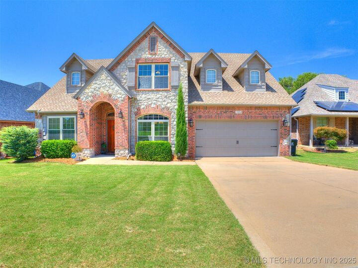 Property Photo:  1004 W Elmira Street  OK 74012 
