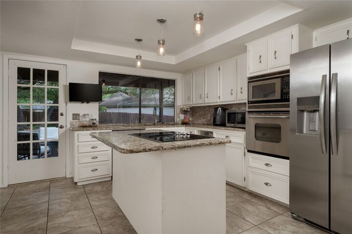 Property Photo: 10606 Spicewood Club Drive TX 78750