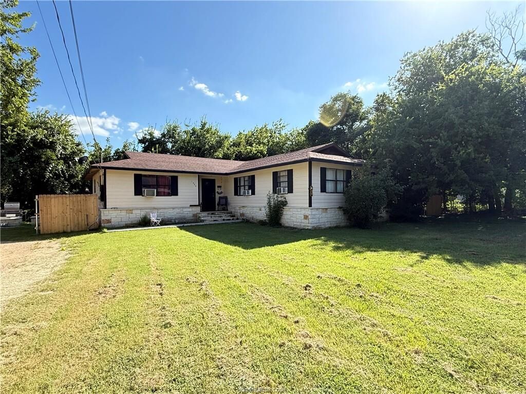 Property Photo:  1205 W 10th  TX 76520 
