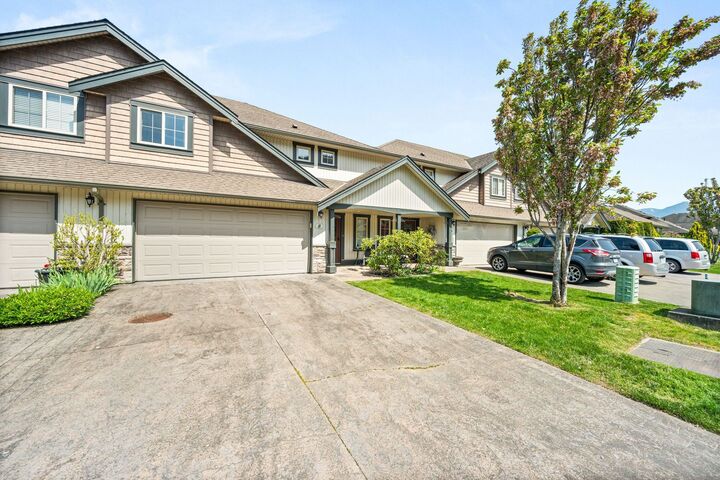 Property Photo: 44523 McLaren Drive 8 BC V2R 0C2