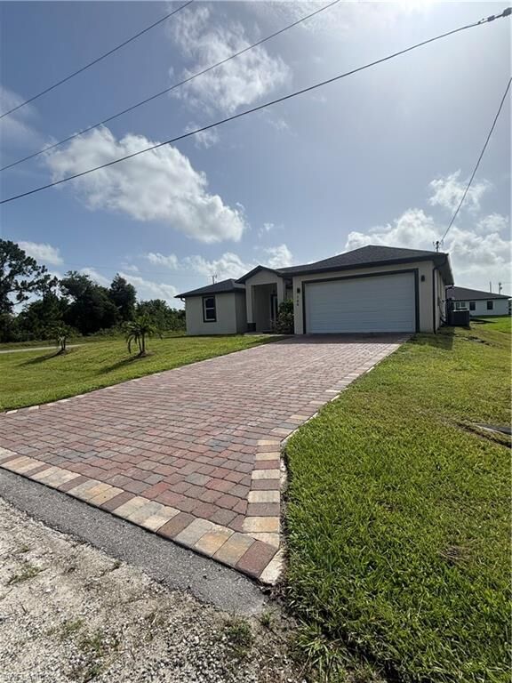Property Photo:  104 Olive Cir  FL 33971 