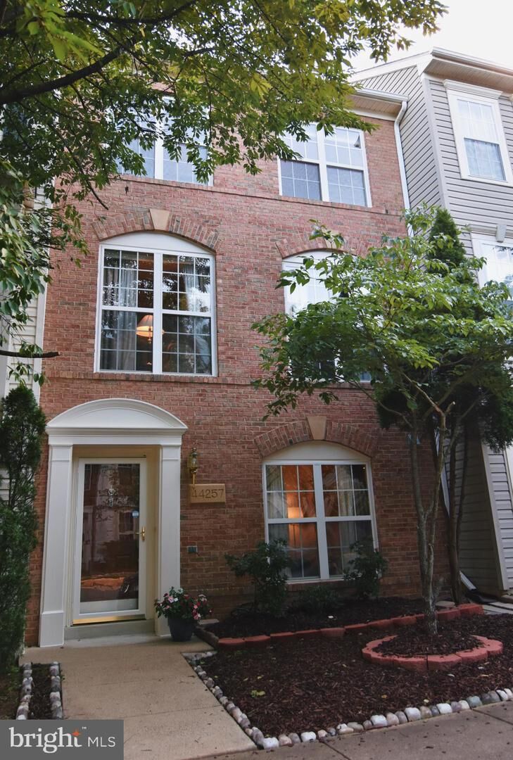 Property Photo:  44257 Suscon Square  VA 20147 