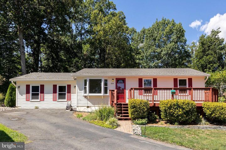 609 Rockbridge Drive SE  Leesburg VA 20175 photo