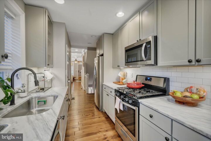 Property Photo:  504 S Milton Avenue  MD 21224 