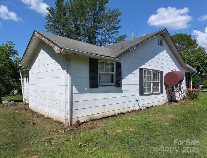 Property Photo: 269 Westwood Circle NC 28786
