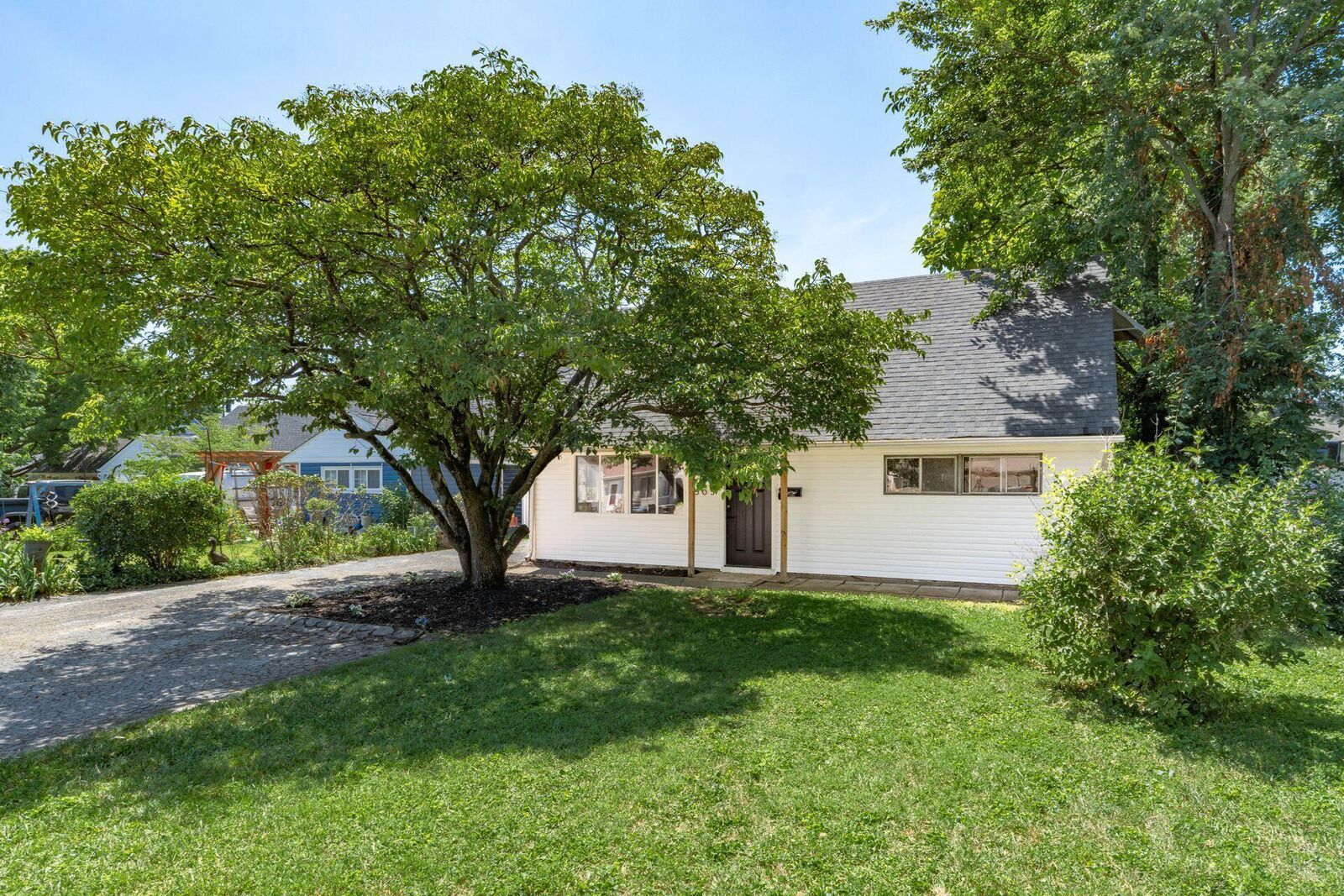 Property Photo: 505 Beechwood Road OH 43213