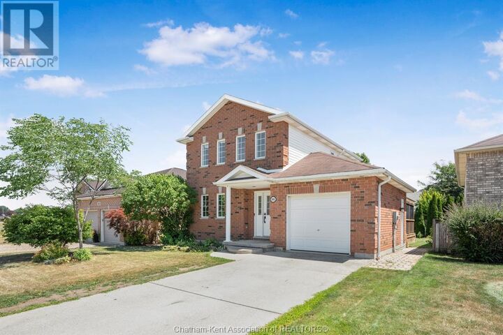 Property Photo:  395 Tweedsmuir Avenue West  ON N7M 6L3 