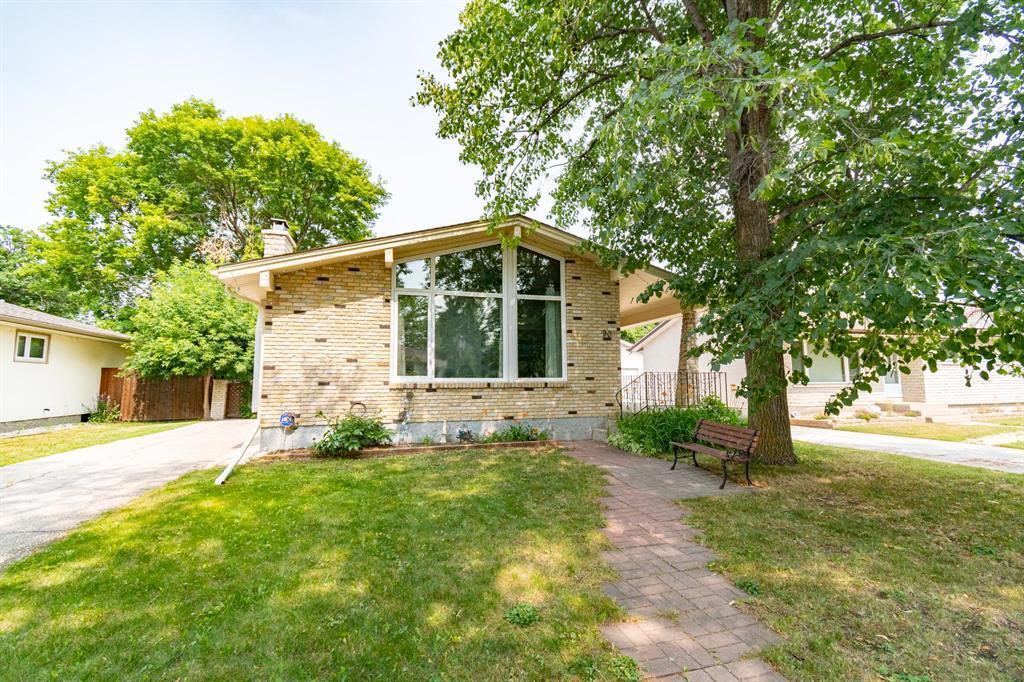 Property Photo:  90 Louise Bay  MB R1A 0C7 