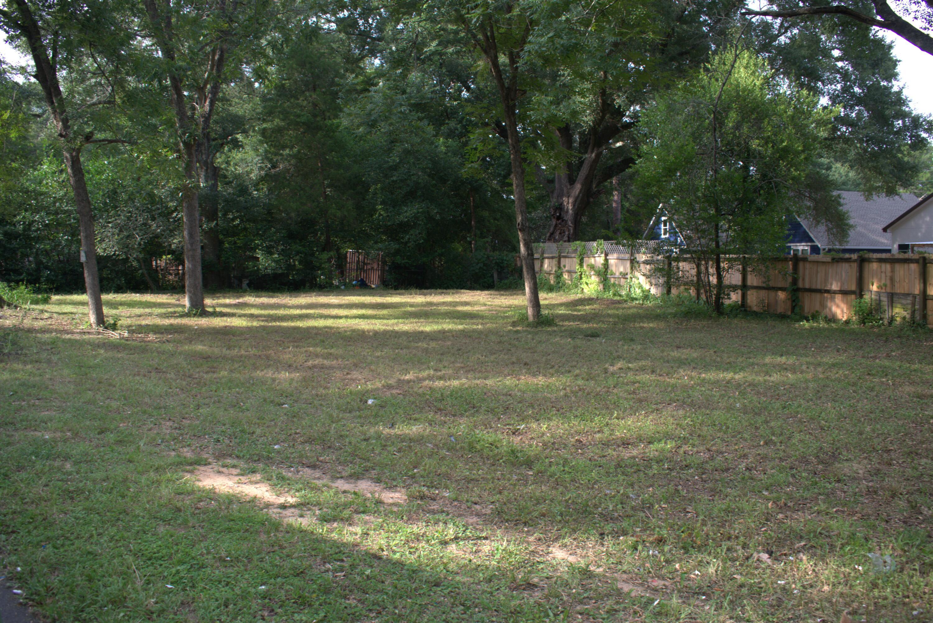 Property Photo: 289 Cross Dr Drive FL 32536