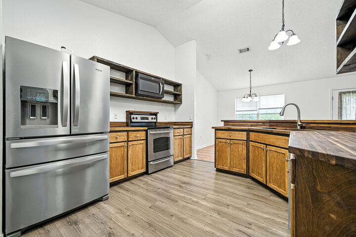 Property Photo: 5315 Whitney Court FL 32536