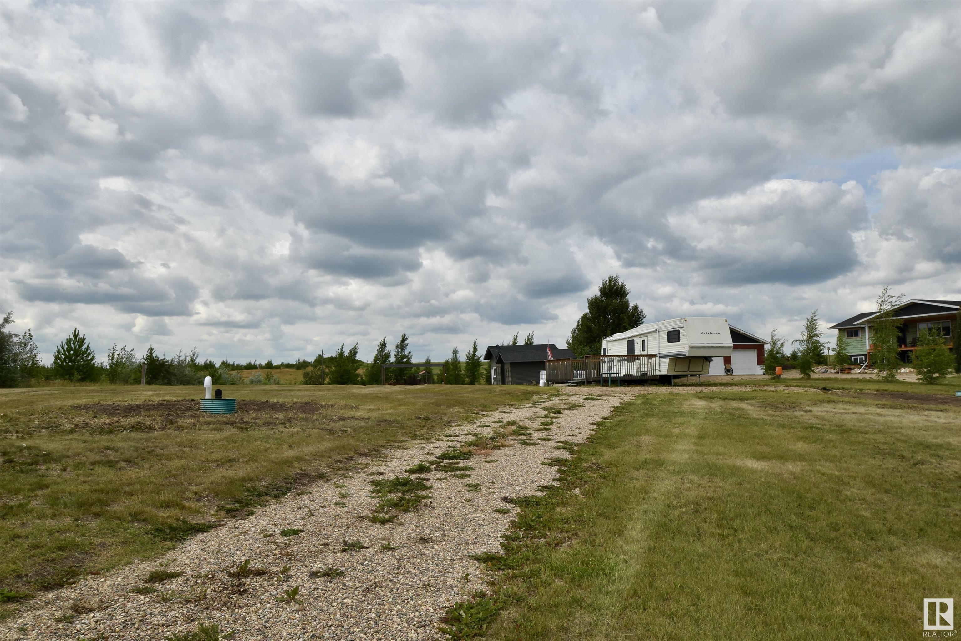 Photo de la propriété:  801 56316 Rng Rd 113  AB T0A 1E0 
