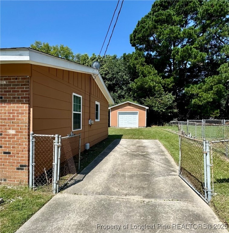 Property Photo:  724 Glensford Drive  NC 28314 