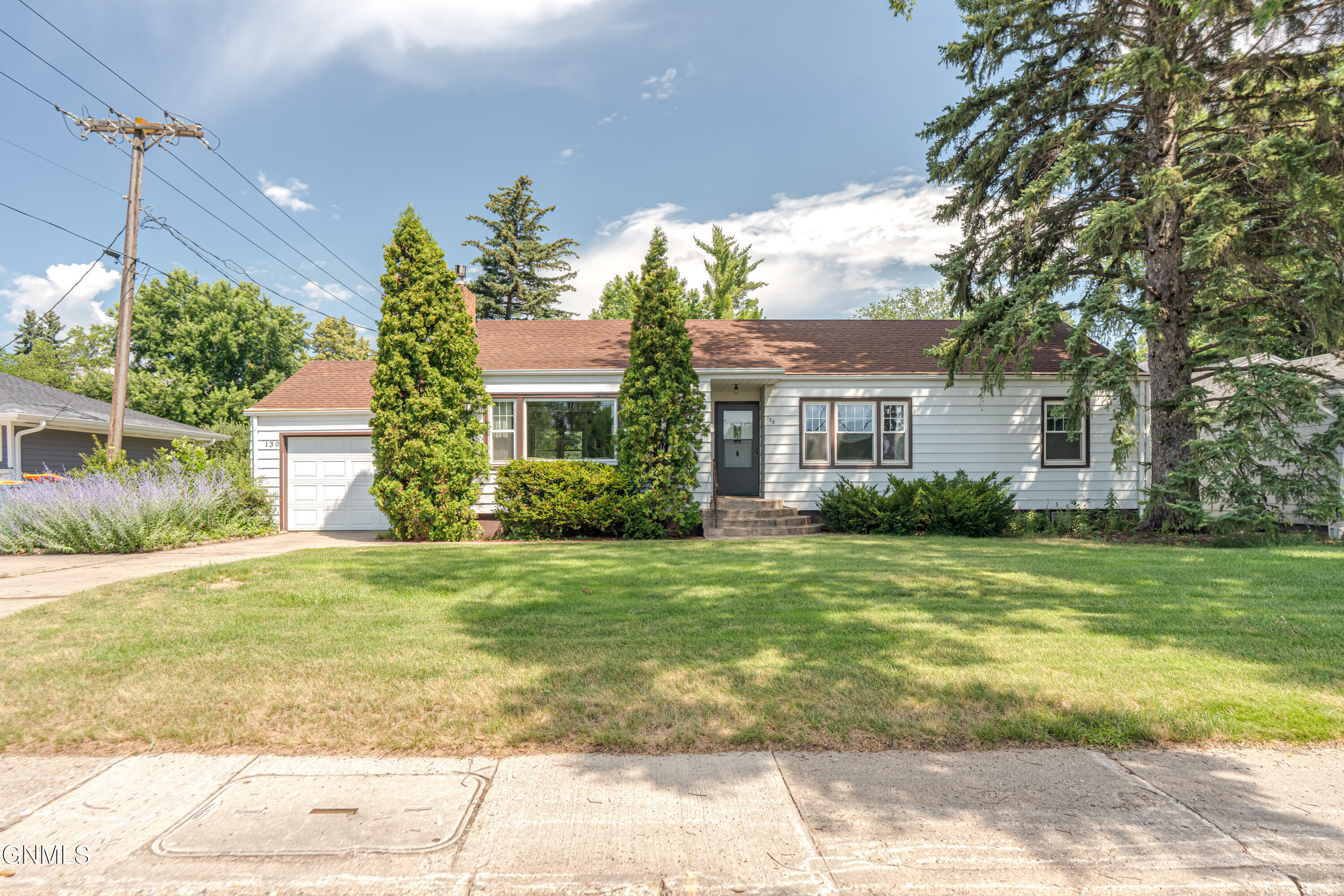 130 Boulevard Avenue W  Bismarck ND 58501 photo