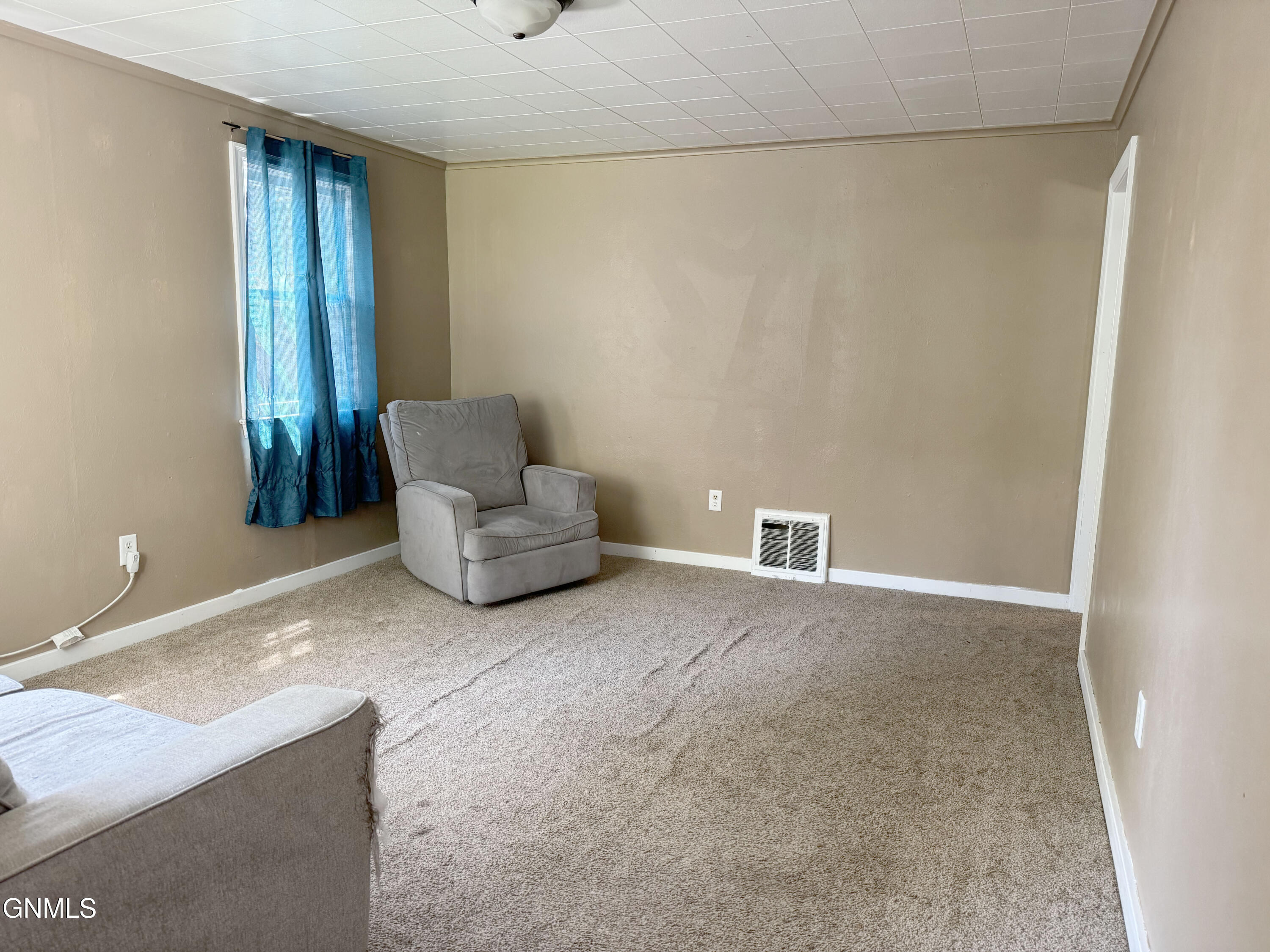 Property Photo:  1013 Jefferson Avenue  ND 58504 