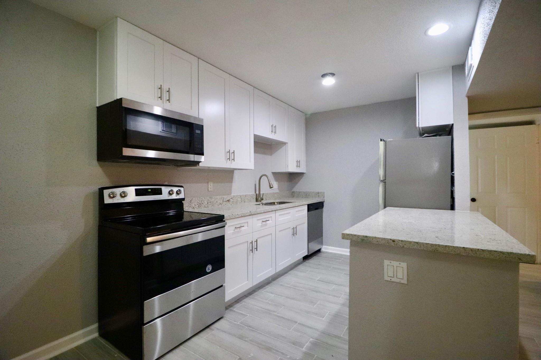 Property Photo: 5929 Queensloch Drive 235 TX 77096