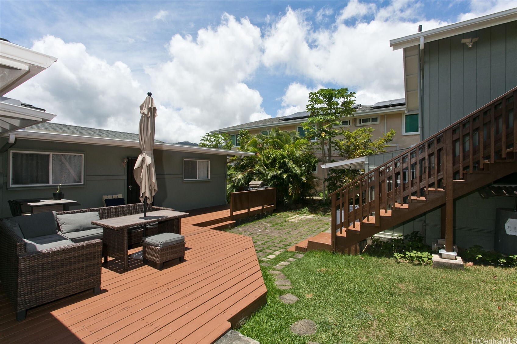1848 Puowaina Drive  Honolulu HI 96813 photo
