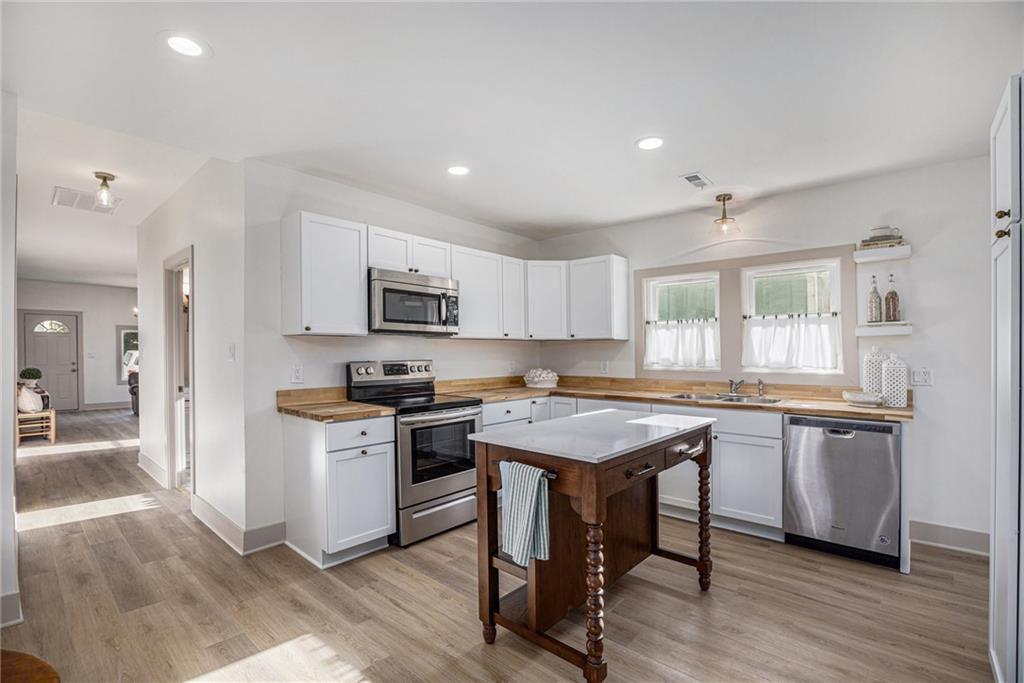 Property Photo:  325 Kiowa Street  KS 66048 