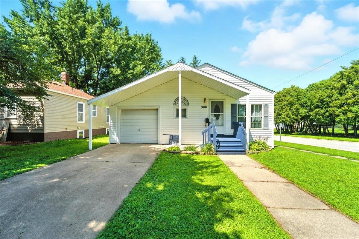 300 SE 6th Avenue  Oelwein IA 50662 photo