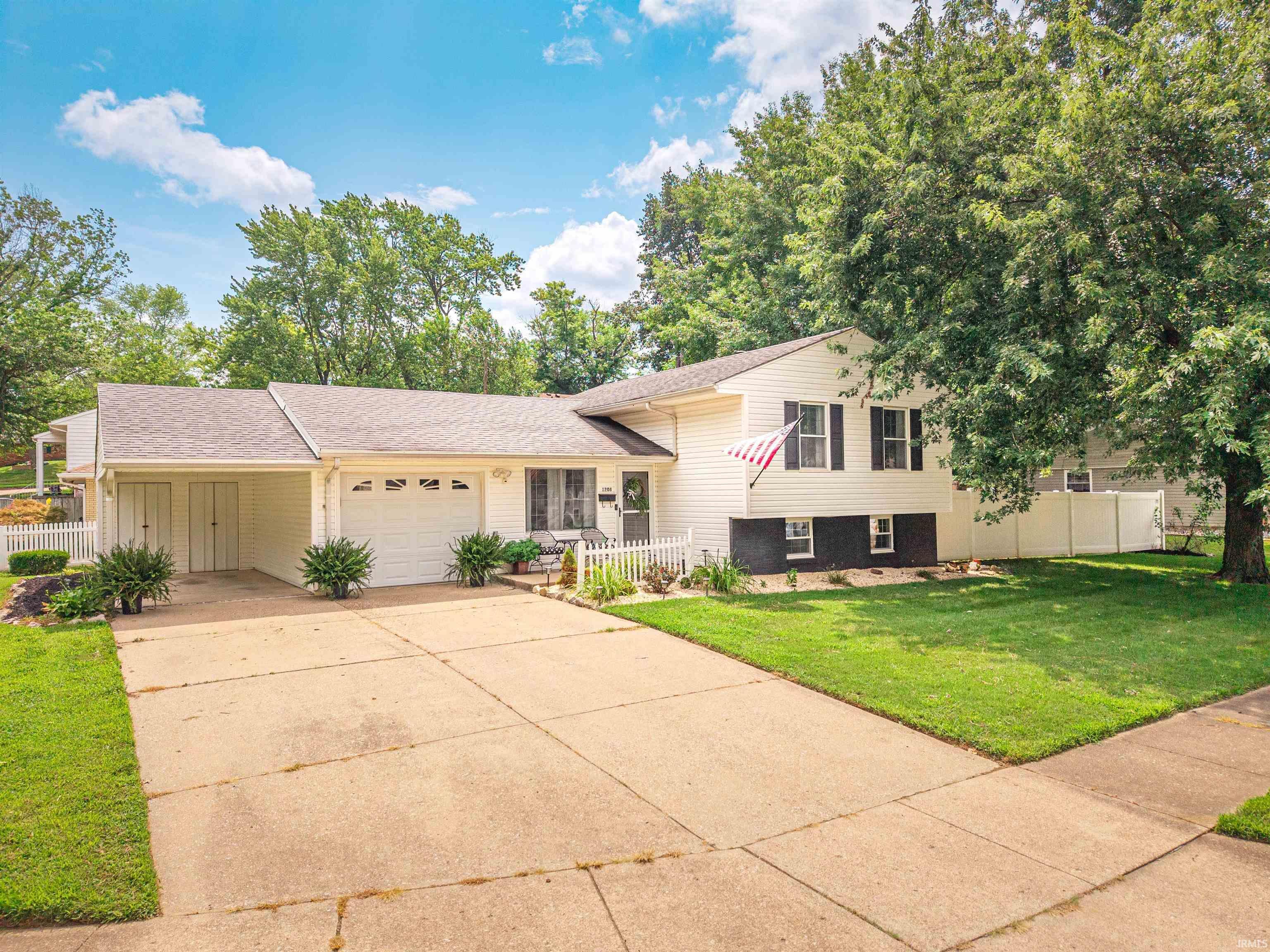 Property Photo: 1208 Stonebridge Road IN 47710-4364