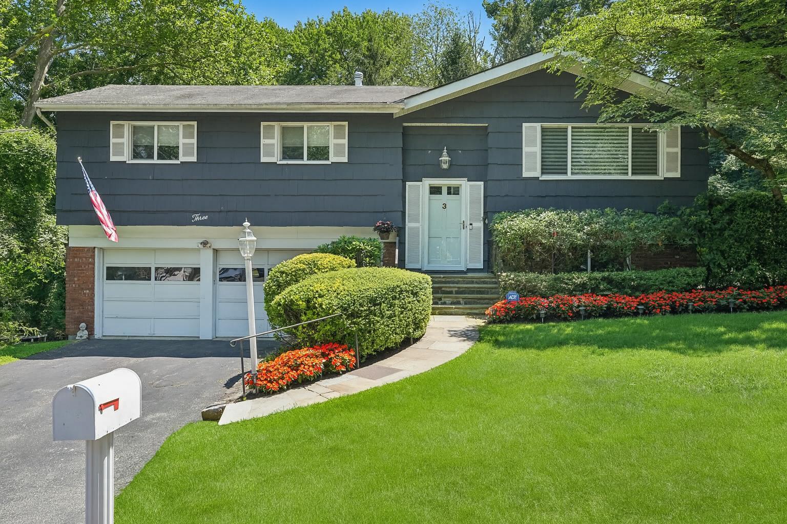 Property Photo: 3 Old Farm Circle NY 10605