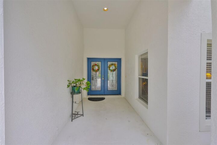 Property Photo: 5819 Bent Grass Drive FL 33596