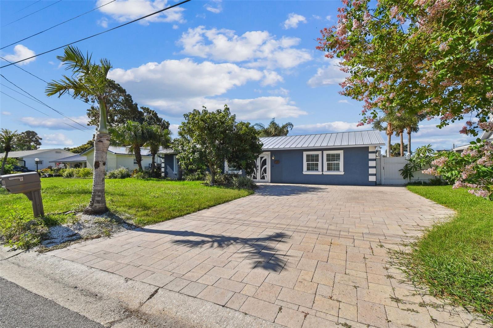 Property Photo:  8708 Thornwood Lane  FL 33615 