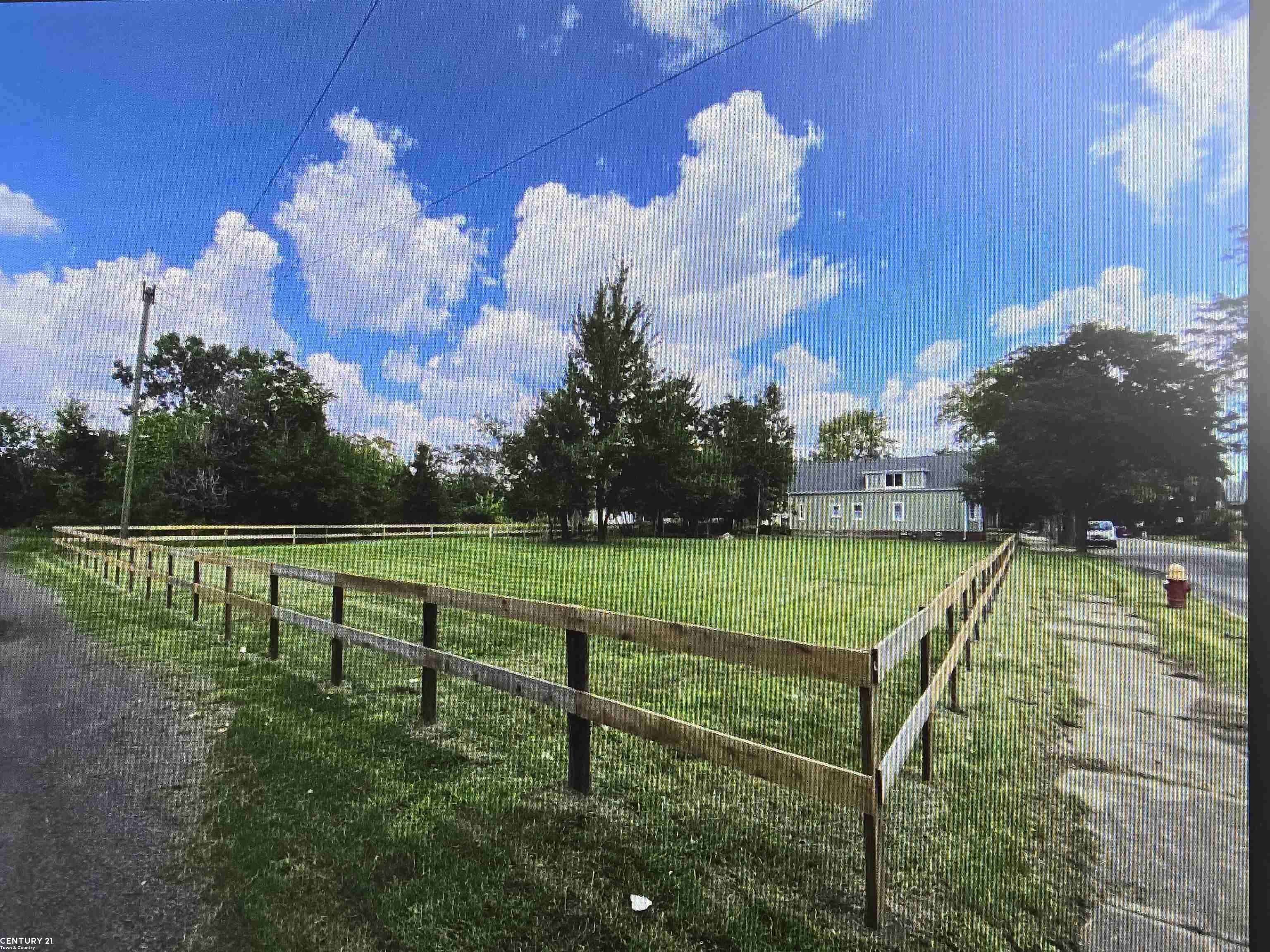 Property Photo: 3603 E Ferry Street MI 48211