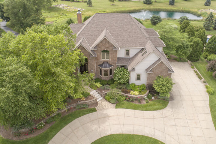 Property Photo:  1195 Mary Hill Cir  WI 53029 