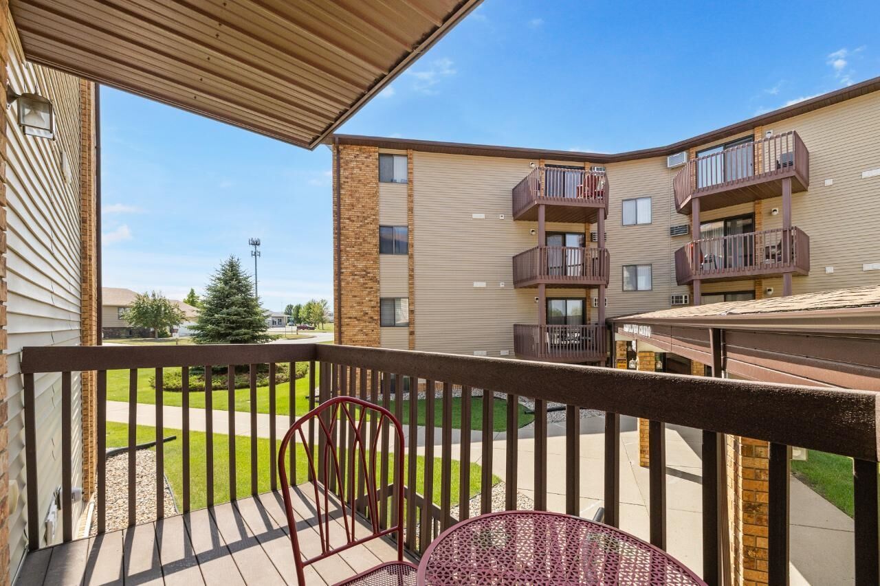 Property Photo: 924B 28th Ave, Unit 207 SW ND 58701