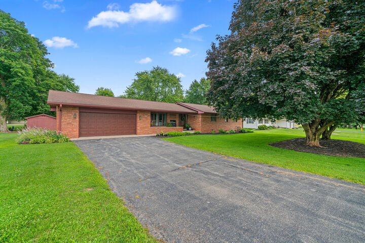 Property Photo:  1102 Vale Street S  IL 60548 