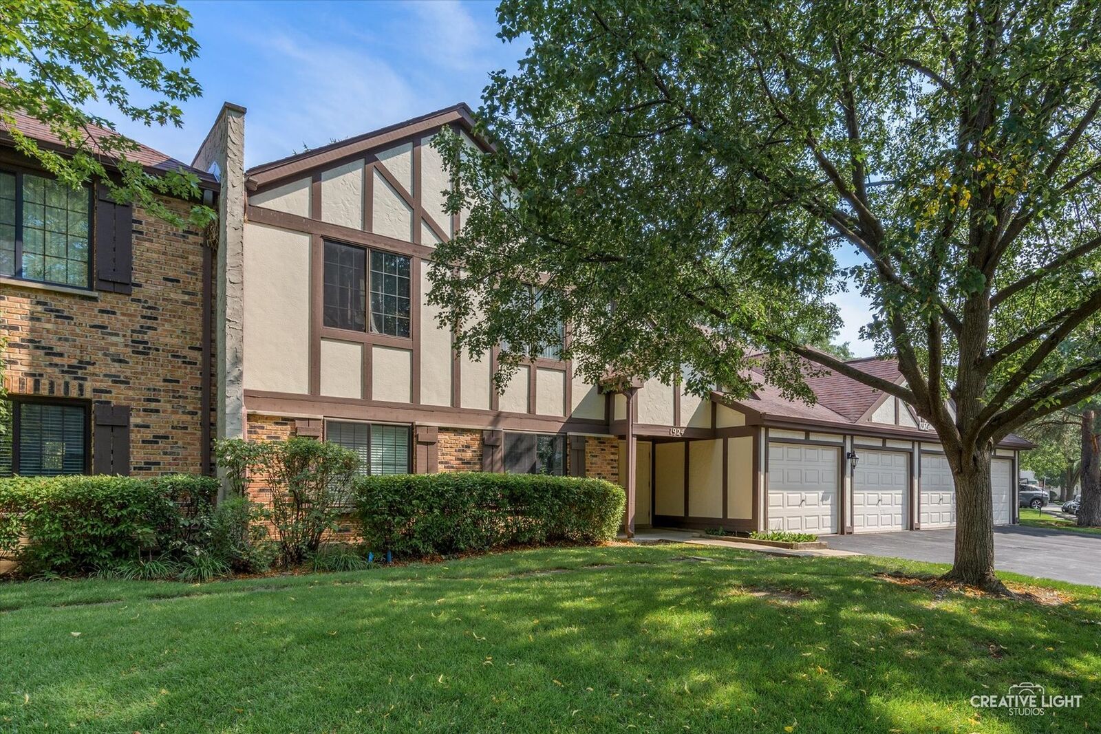 Property Photo: 1924 N Hidden Creek Circle 6-76 IL 60074