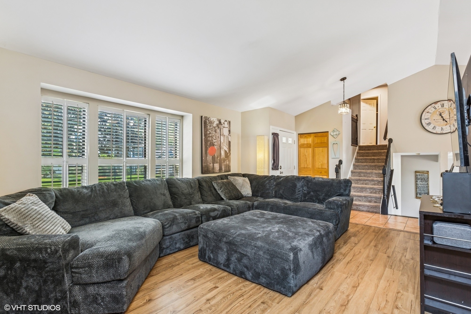 Property Photo:  272 Village Lane  IL 60103 