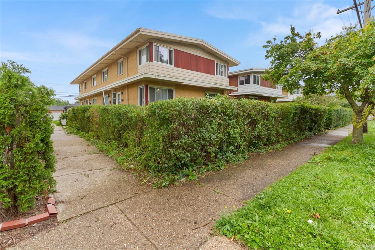 Property Photo:  3507 Church Street B  IL 60201 