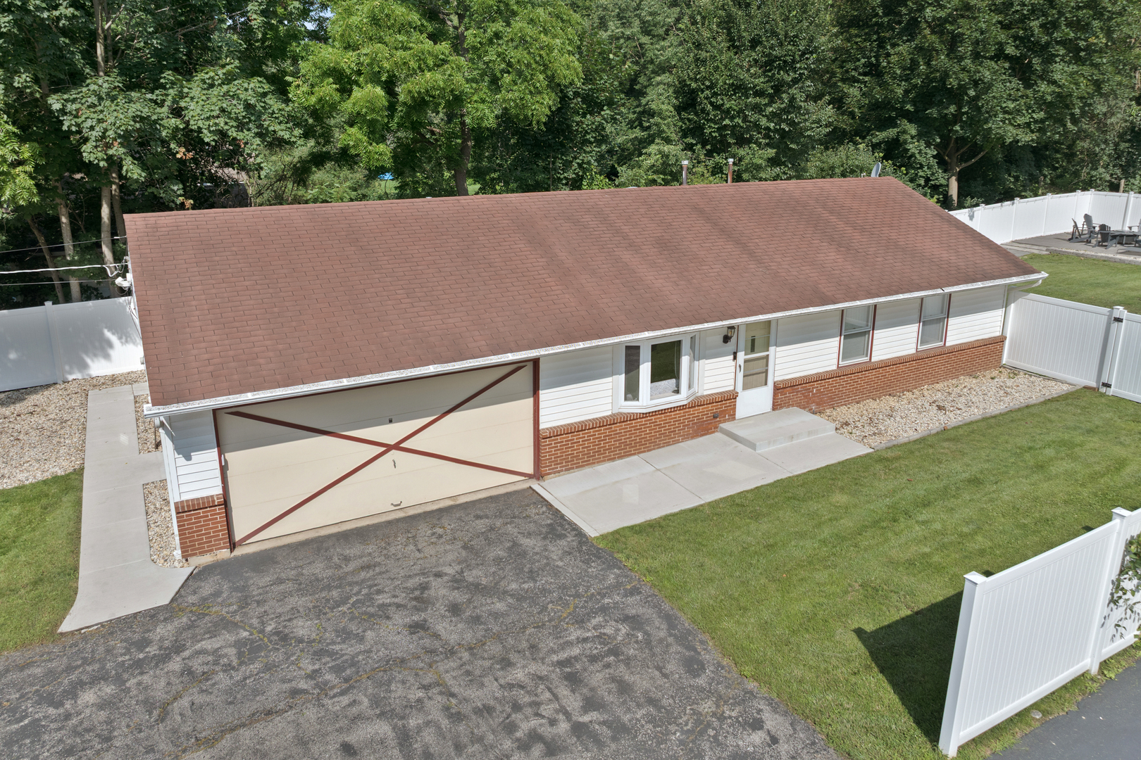 Property Photo: 2912 Grove Lane IL 60013