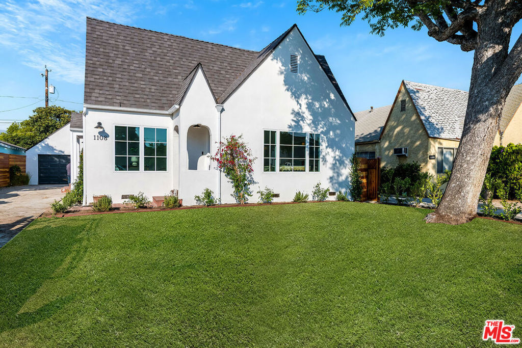 Property Photo: 1108 N Lima Street CA 91505